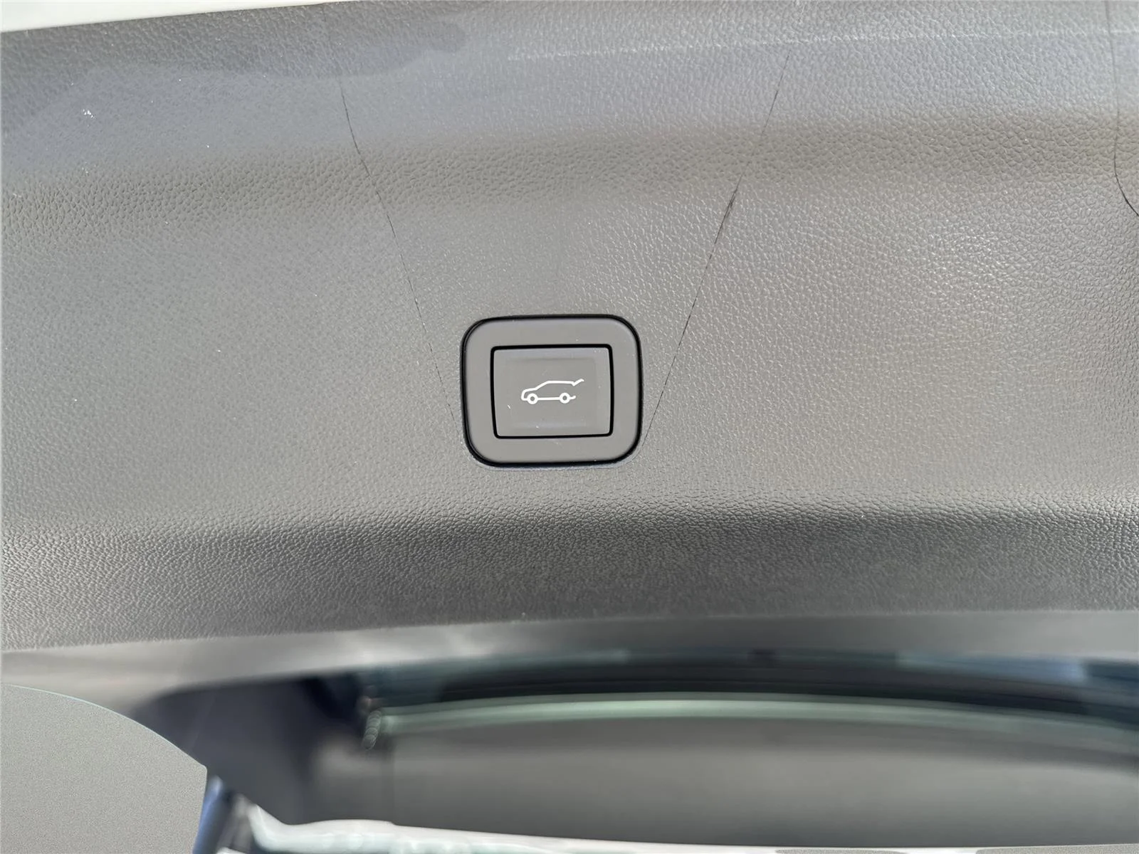 2026 GMC Yukon XL Denali - Photo 14