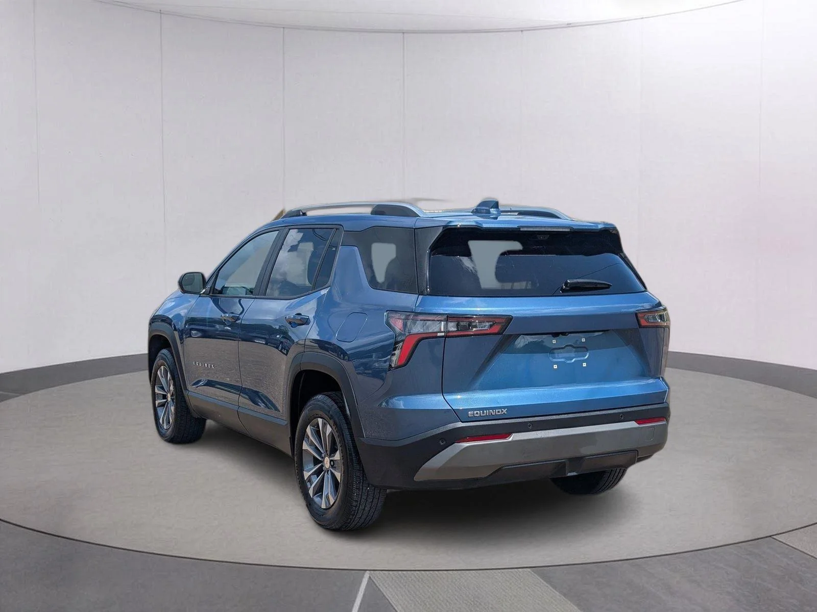 Used 2025 Lakeshore Blue Metallic Chevrolet LT image 3