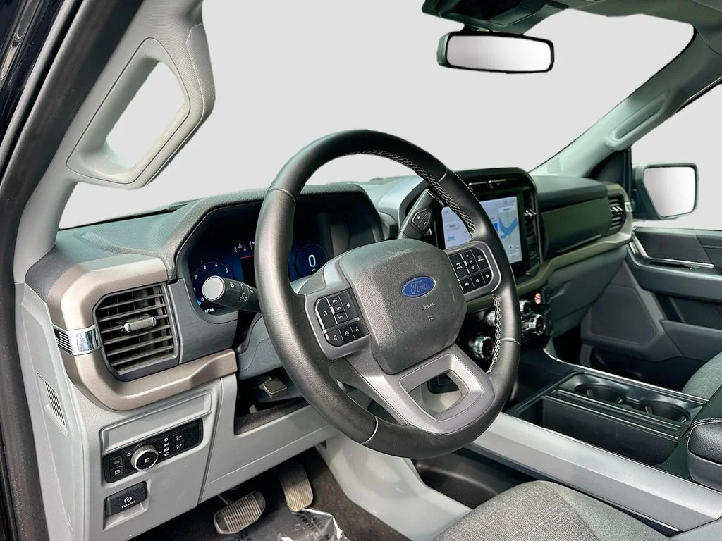 Used 2024 Black Ford XLT image 9