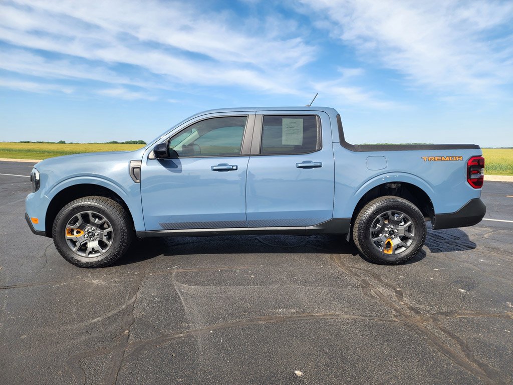 Used 2024 Azure Gray Metallic Tri-Coat Ford LARIAT Advanced image 9