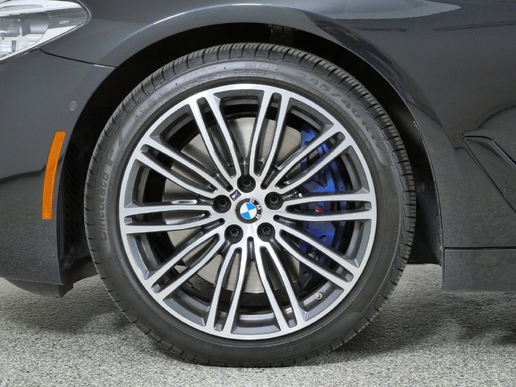 Used 2018 Black Sapphire Metallic BMW 540i xDrive image 17
