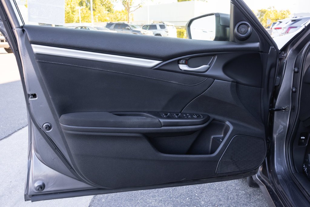 Used 2018 Polished Metal Metallic Honda EX-T image 14