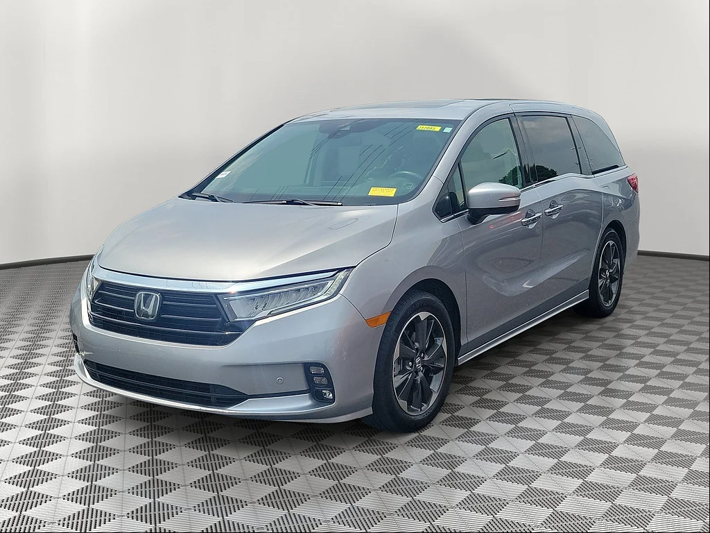 Certified Used 2024 Lunar Silver Metallic Honda Elite image 2