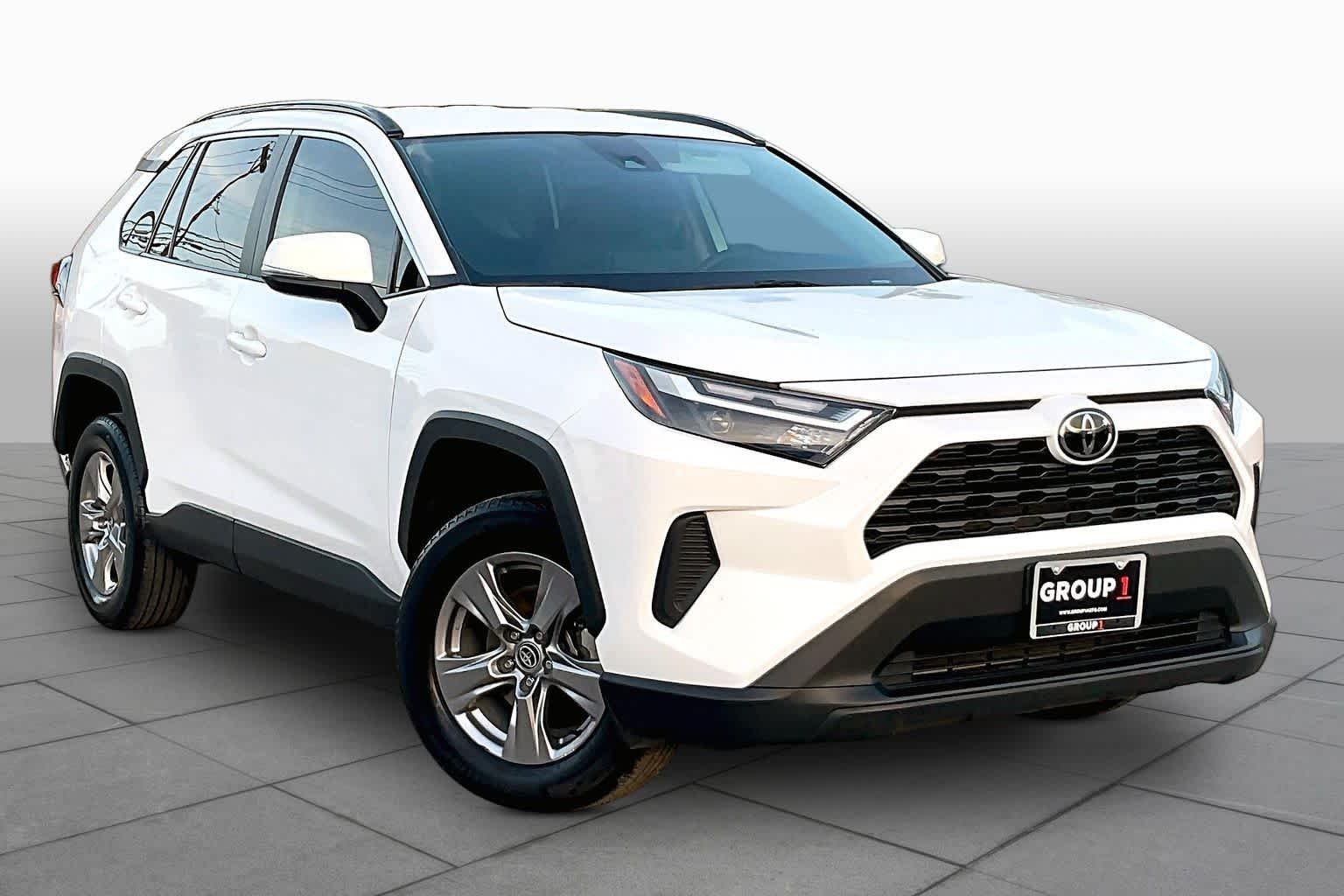 Used 2025 Ice Cap Toyota XLE image 3