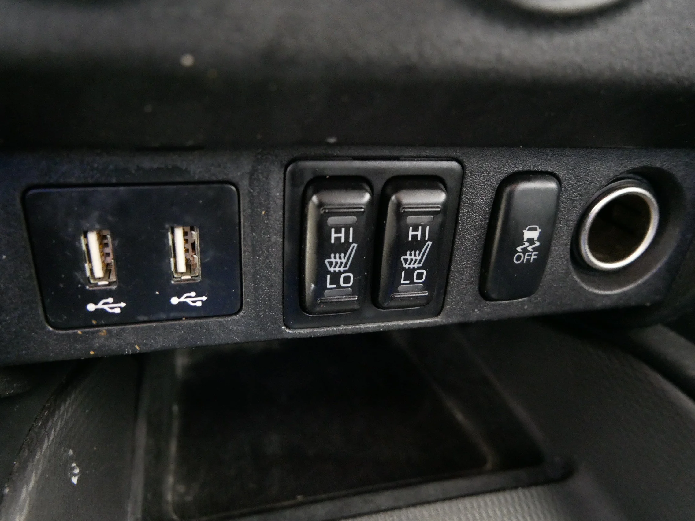 Used 2024 Labrador Black Pearl Mitsubishi SE image 30