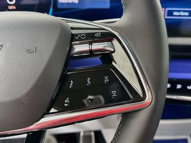 2027 Cadillac OPTIQ Luxury - Photo 13