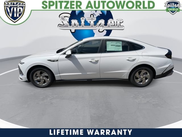 New 2026 White Hyundai SE image 32