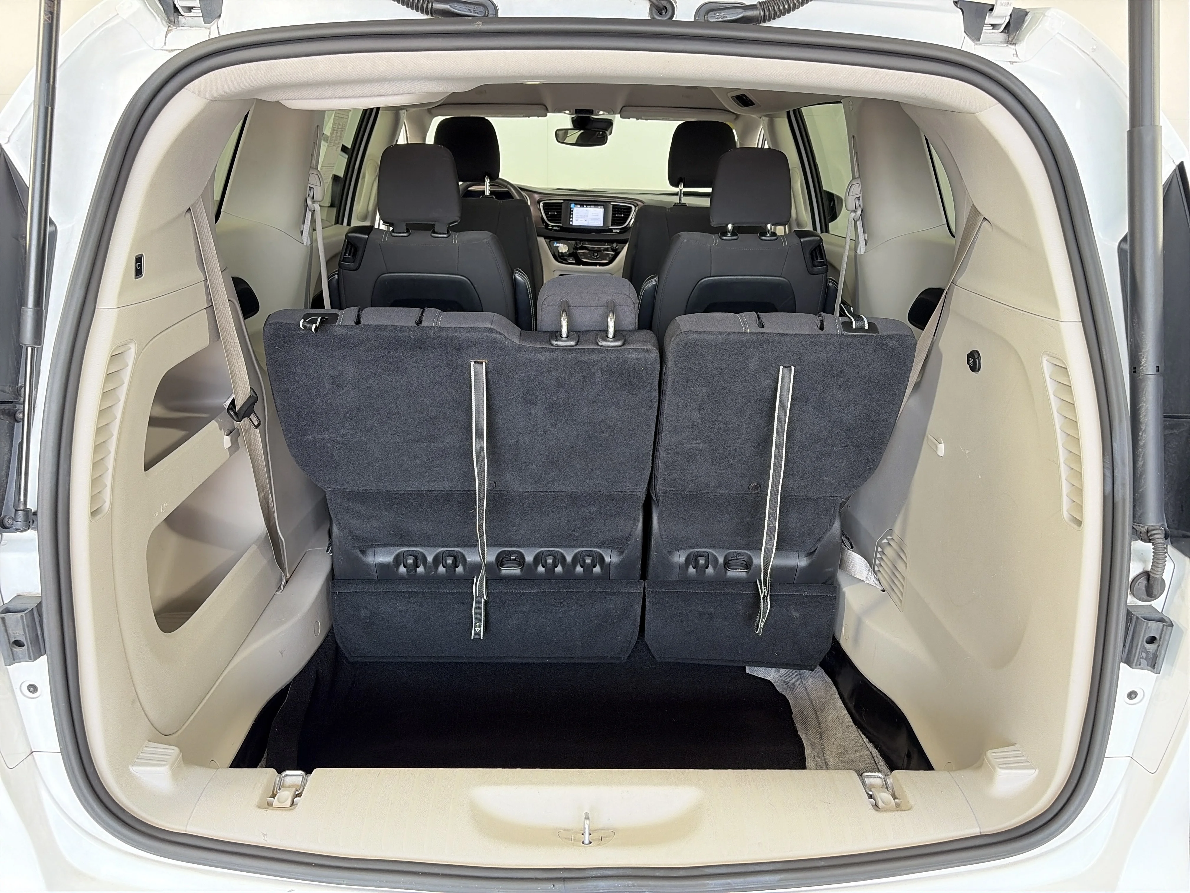 Used 2023 White Chrysler LX image 15
