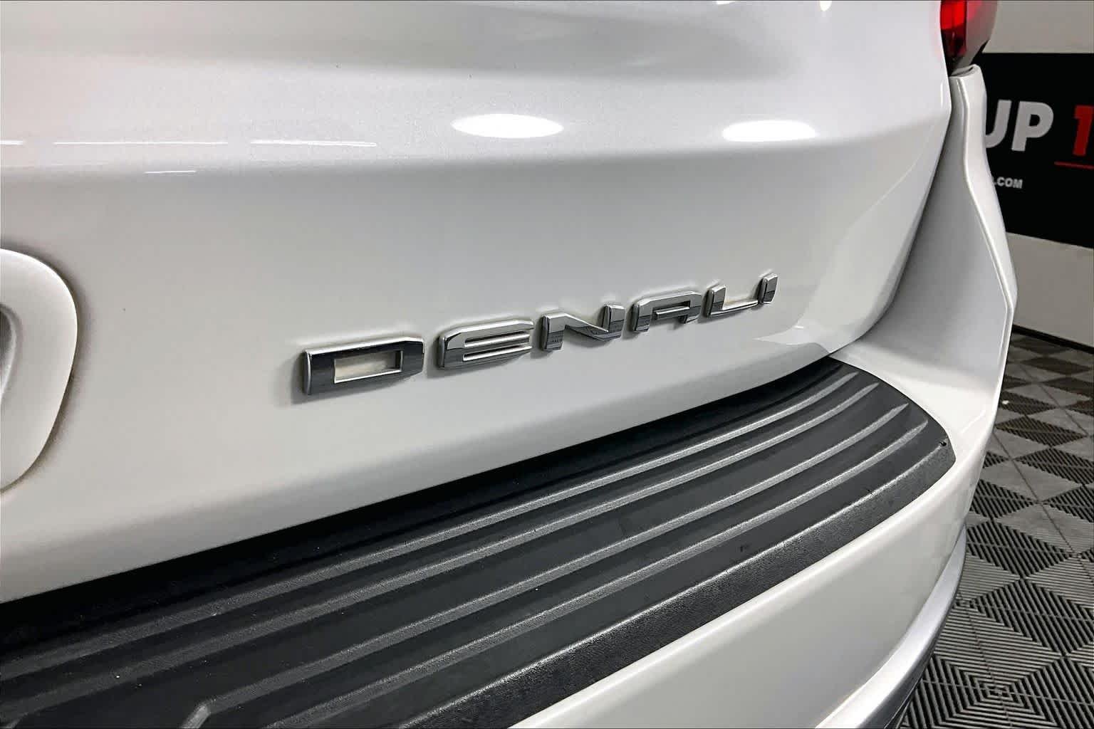 Used 2021 WHITE FROST TRICOAT GMC Denali image 10