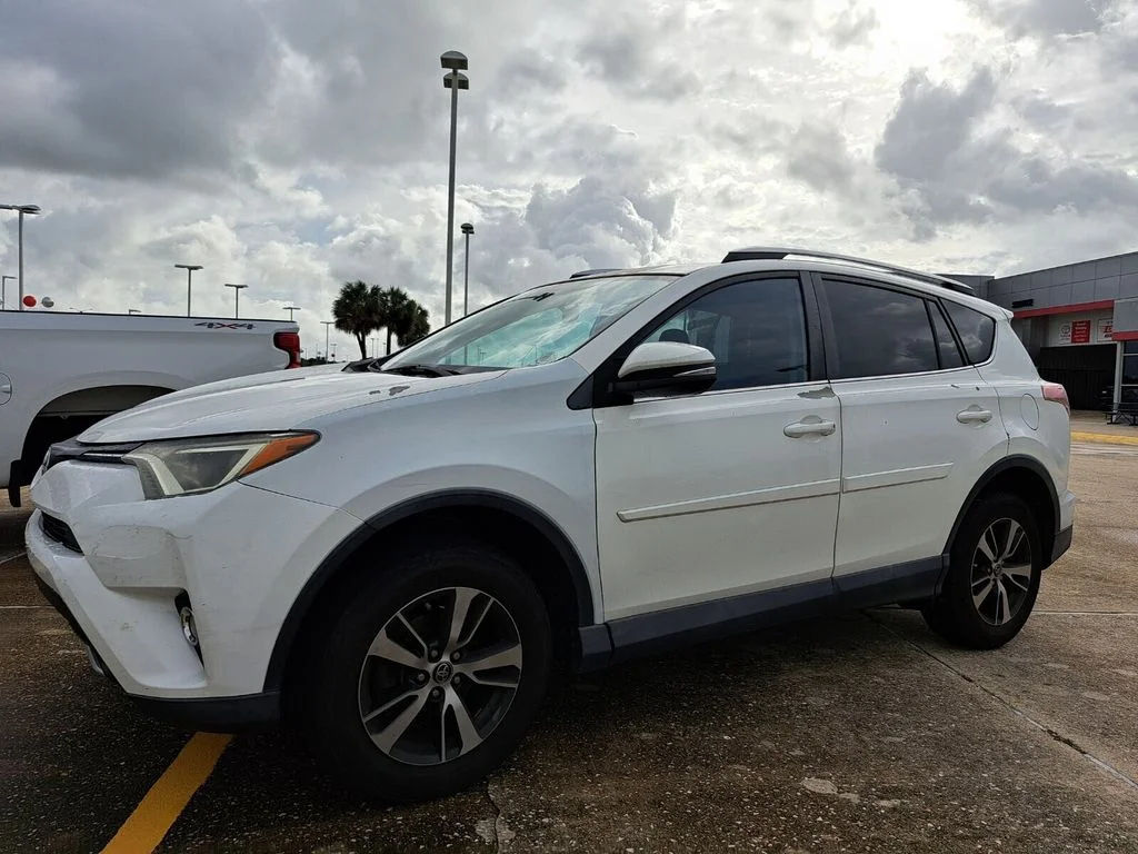2016 Toyota RAV4 XLE's photo