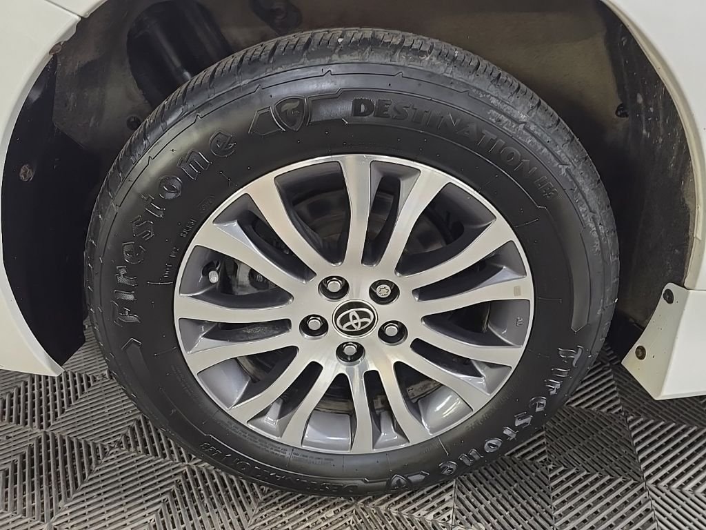 Used 2020 White Toyota XLE image 14