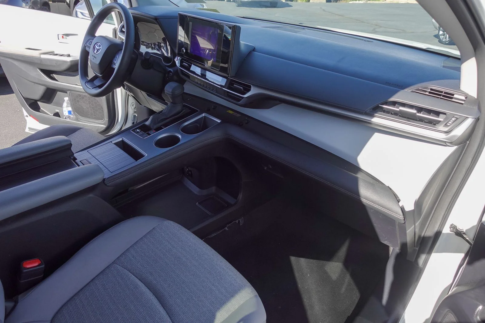 Used 2025 Ice Cap Toyota LE image 11
