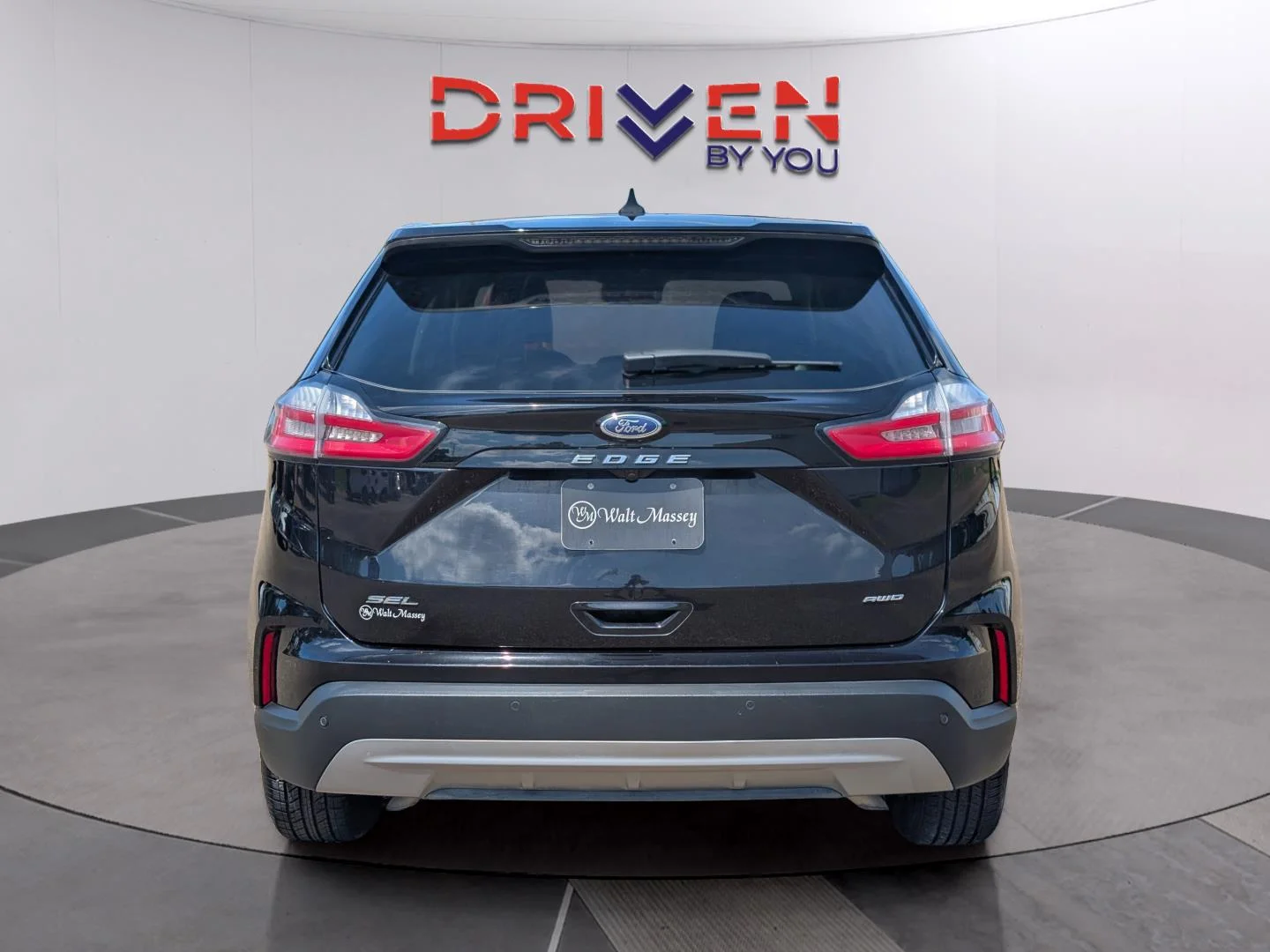 Used 2024 Agate Black Ford SEL image 4