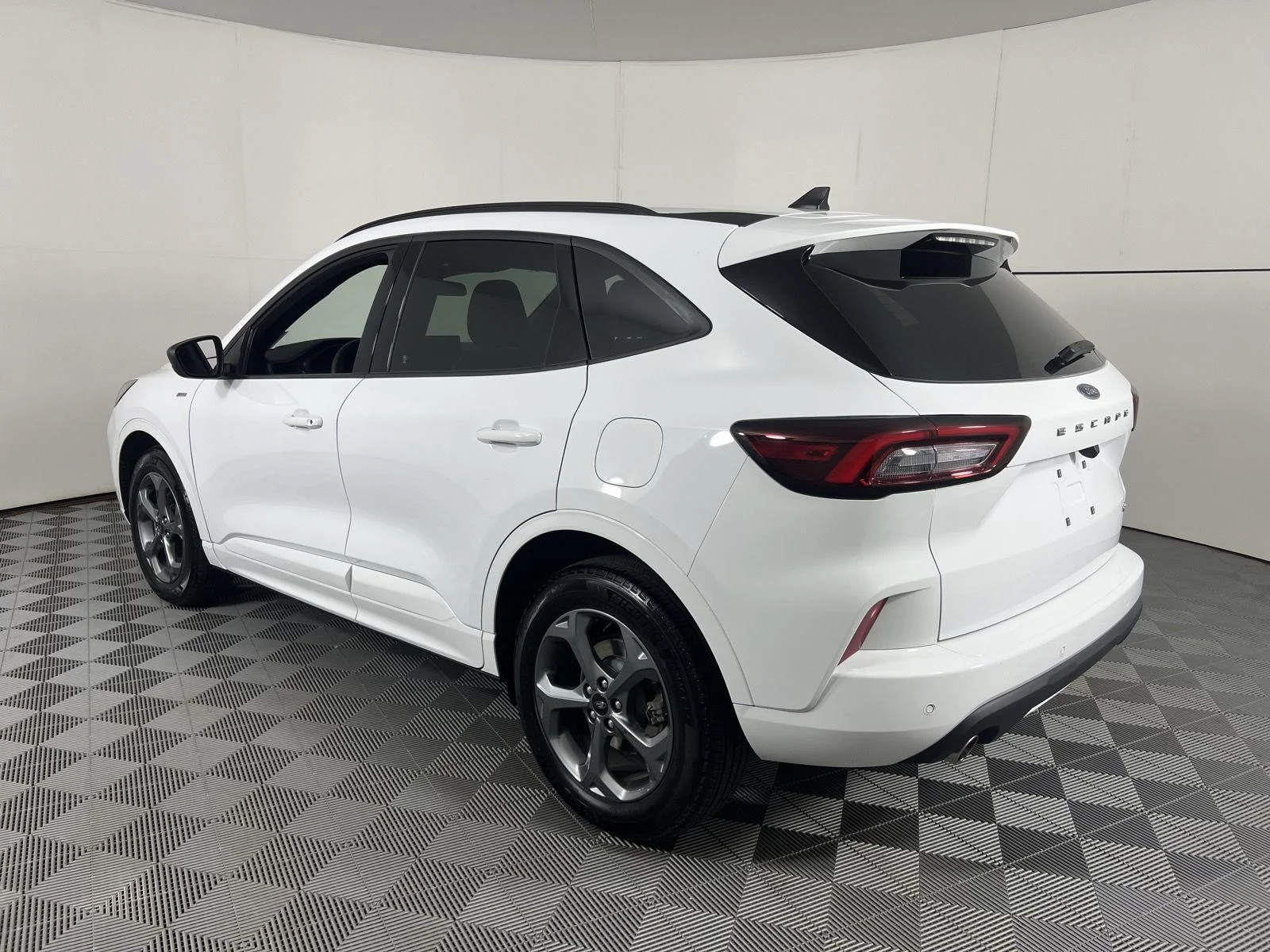 Used 2023 Oxford White Ford ST-Line image 8