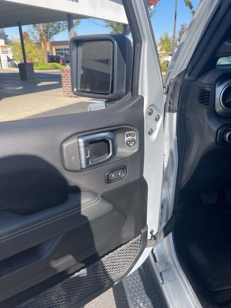 Used 2023 Silver Jeep Sahara image 9