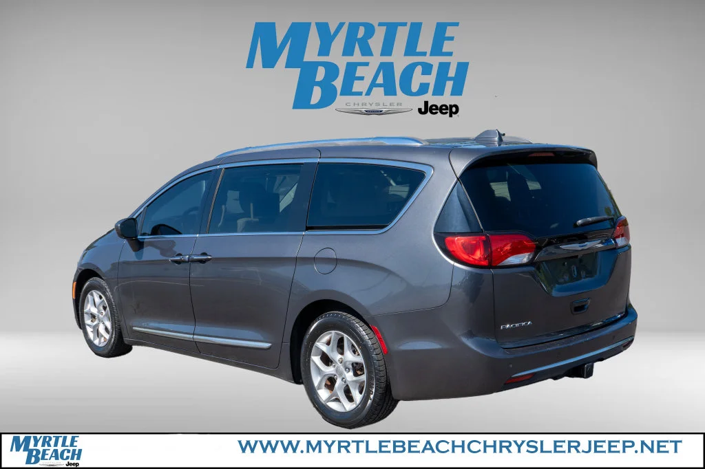 Used 2018 Granite Crystal Metallic Clearcoat Chrysler Touring L Plus image 4