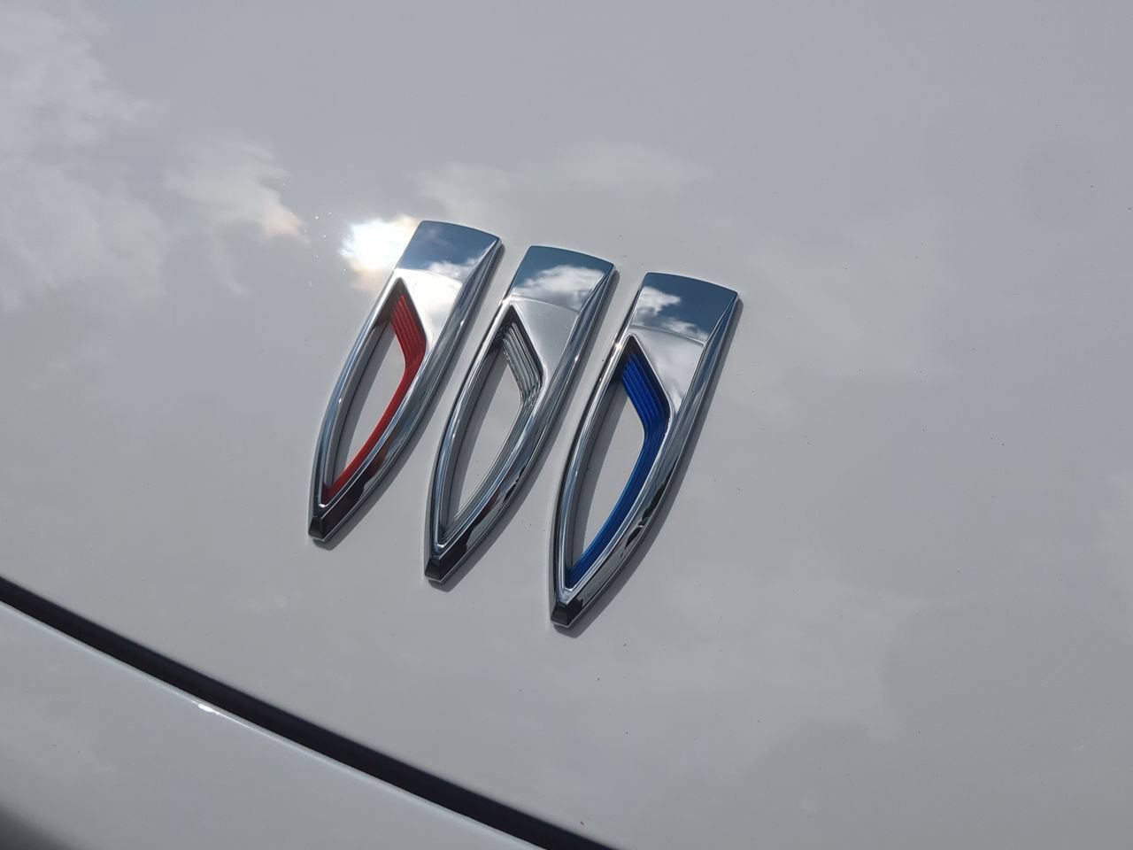 Used 2026 Summit White Buick Sport Touring image 31