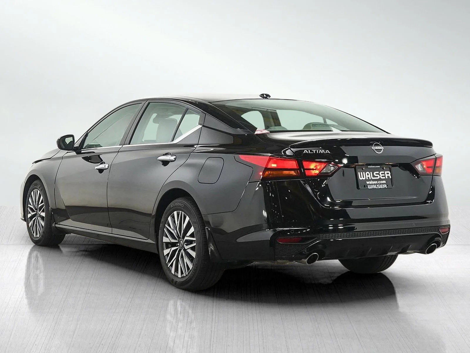 Used 2025 Super Black Clearcoat Nissan 2.5 SV image 3