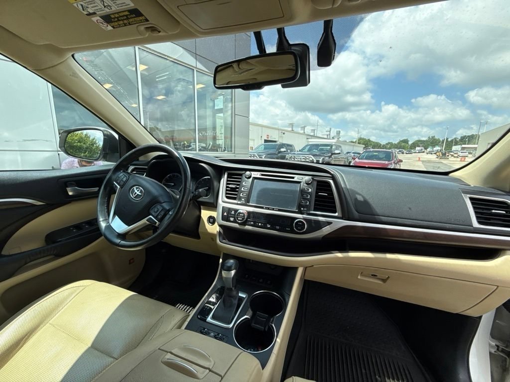 Used 2016 Blizzard Pearl Toyota Limited Platinum V6 image 18