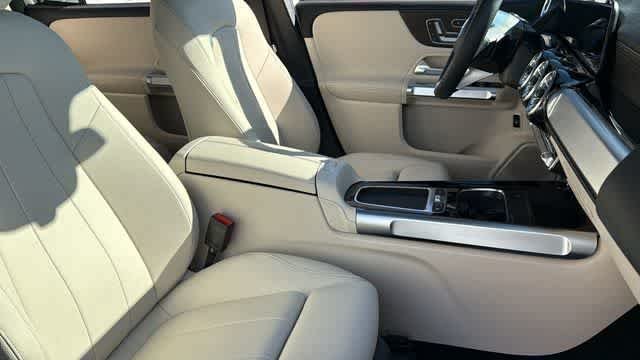 Certified Used 2025 Polar White Mercedes-Benz GLB 250 image 34