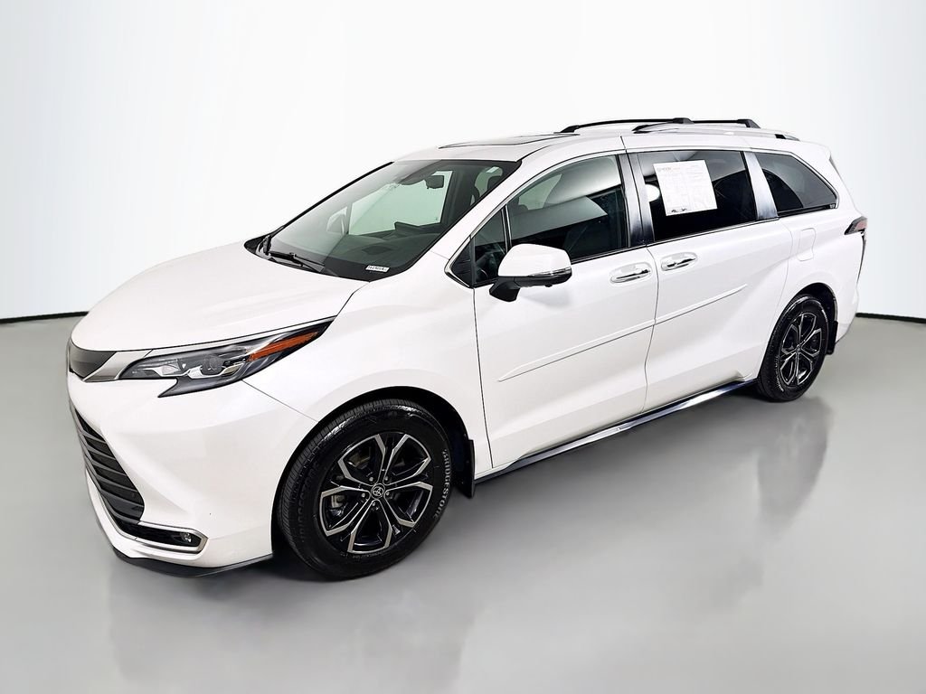 Used 2025 Wind Chill Pearl Toyota Platinum image 3