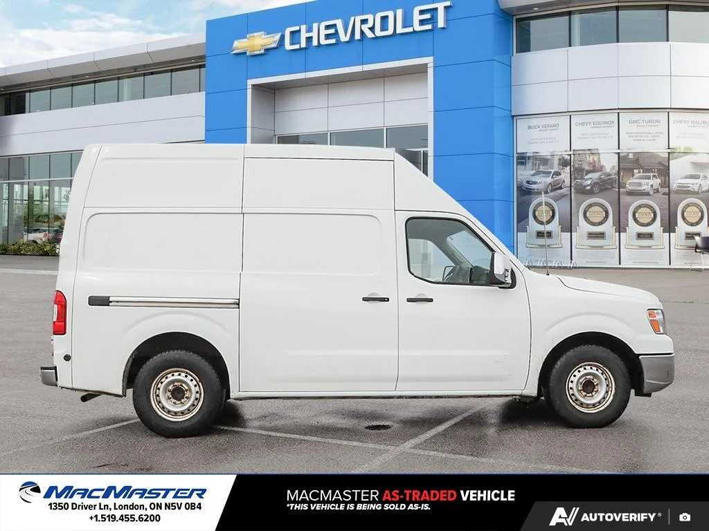 Used 2017  Nissan  image 6