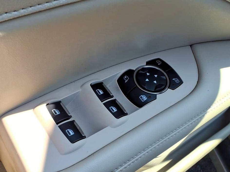 Used 2017 Palladium White Gold Metallic Lincoln Select image 17