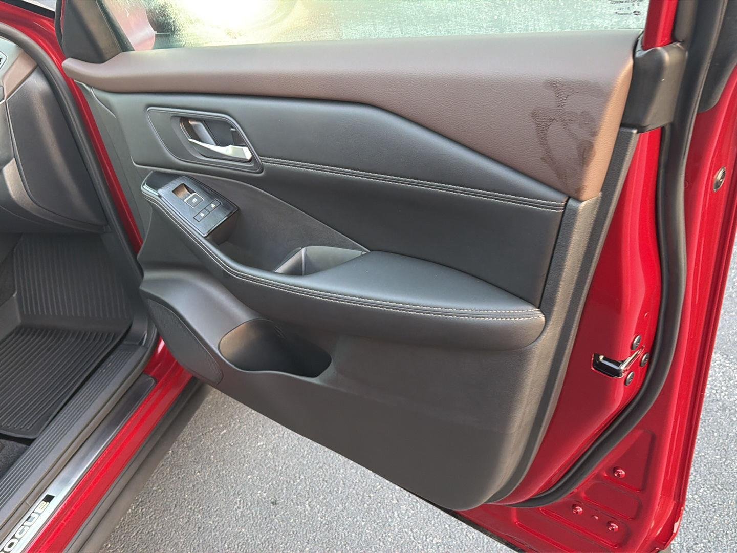 Used 2023 Scarlet Ember Tintcoat Nissan SL image 14