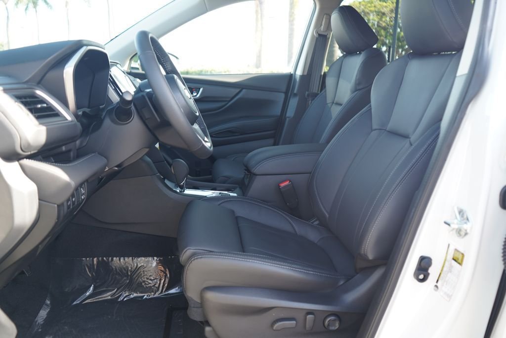 New 2026 CRYSTAL WHITE PEARL Subaru Limited 7-Passenger image 6