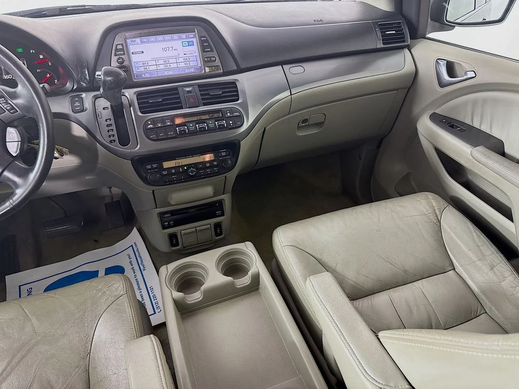 Used 2007 Nimbus Gray Metallic Honda Touring image 27