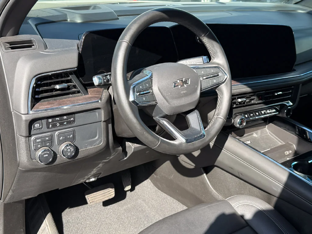 Used 2025 Black Chevrolet Z71 image 16