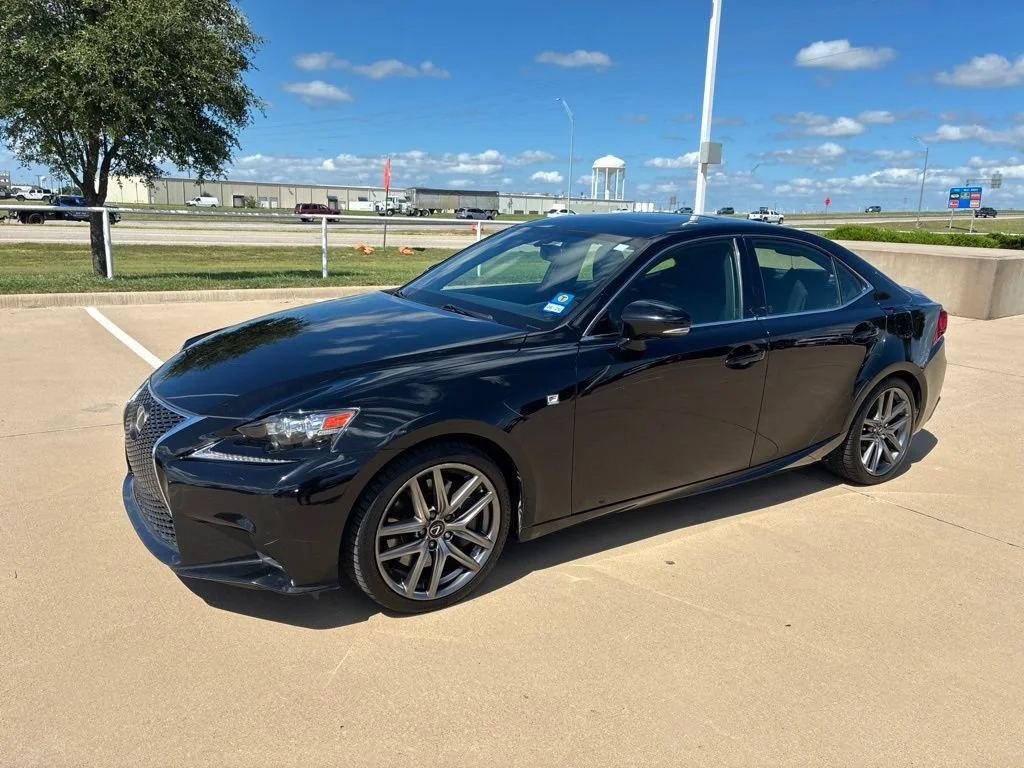 2016 Lexus IS 350 200t's photo