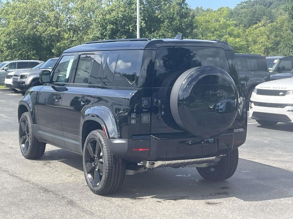 New 2026 Santorini Black Land Rover S image 9