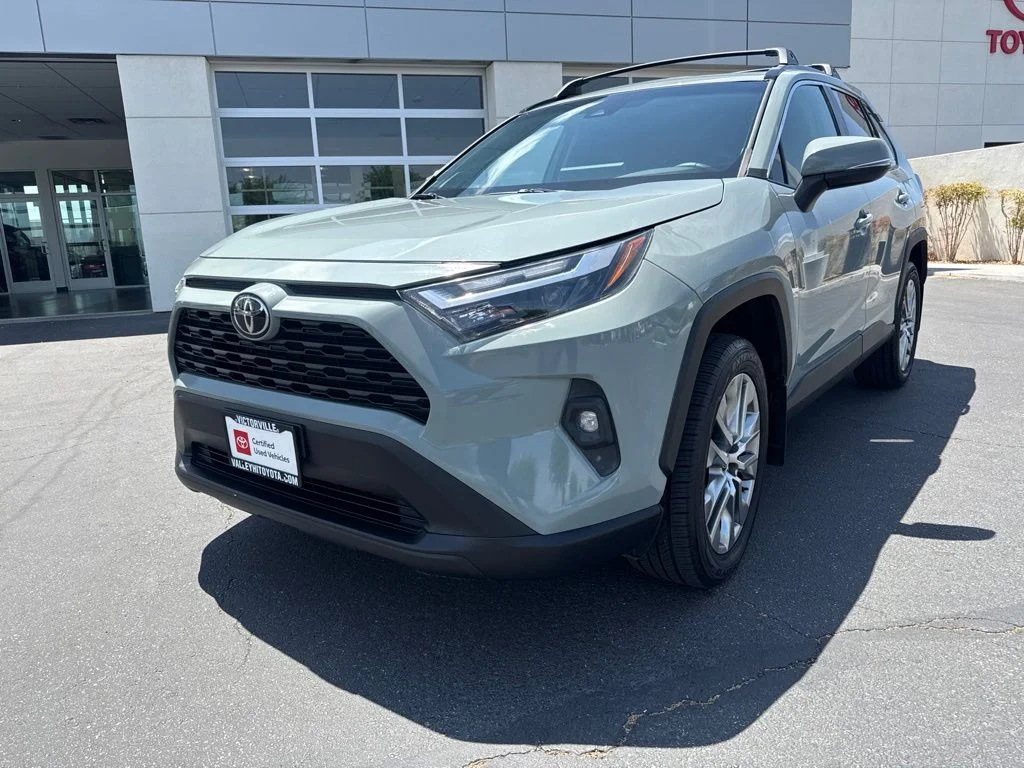 Certified Used 2023  Toyota XLE Premium image 3