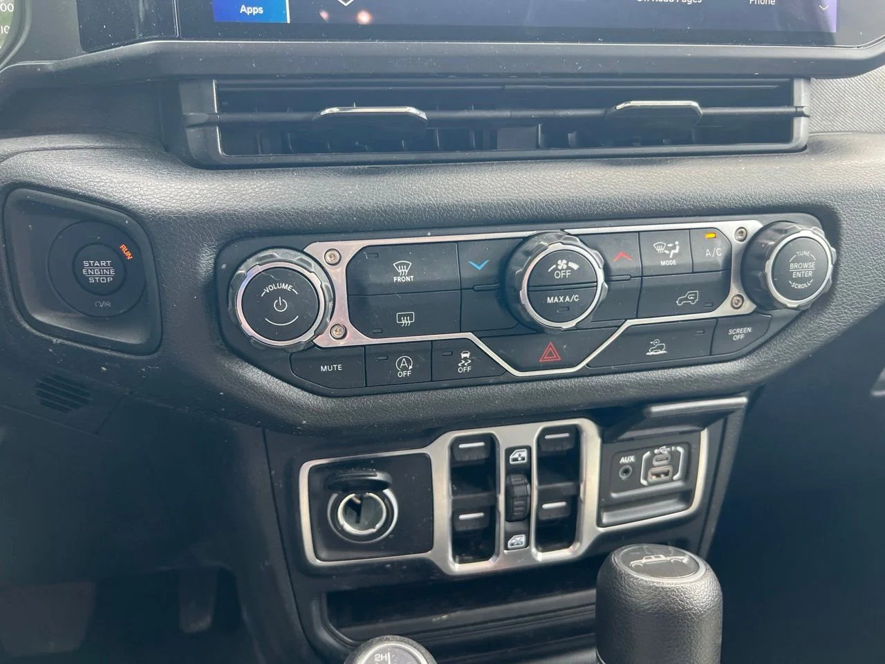 Used 2025 White Jeep Sport S image 31