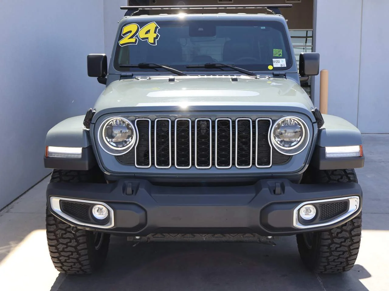 Used 2024 Silver Zynith Clear Coat Jeep Sahara image 5