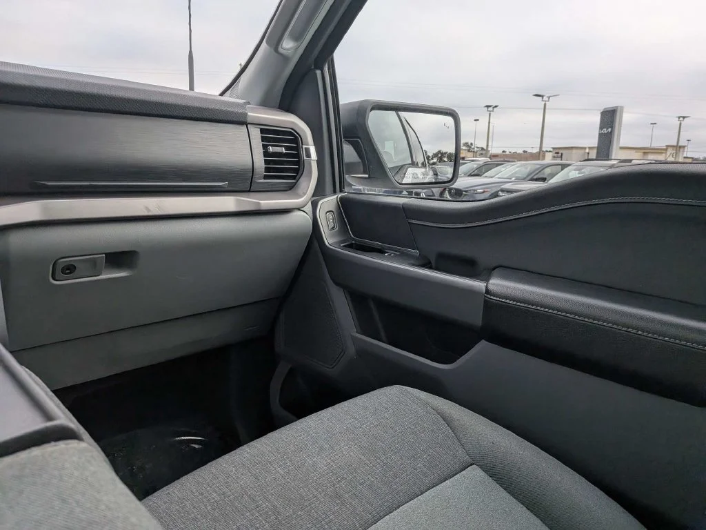Certified Used 2025 Oxford White Ford XLT image 16