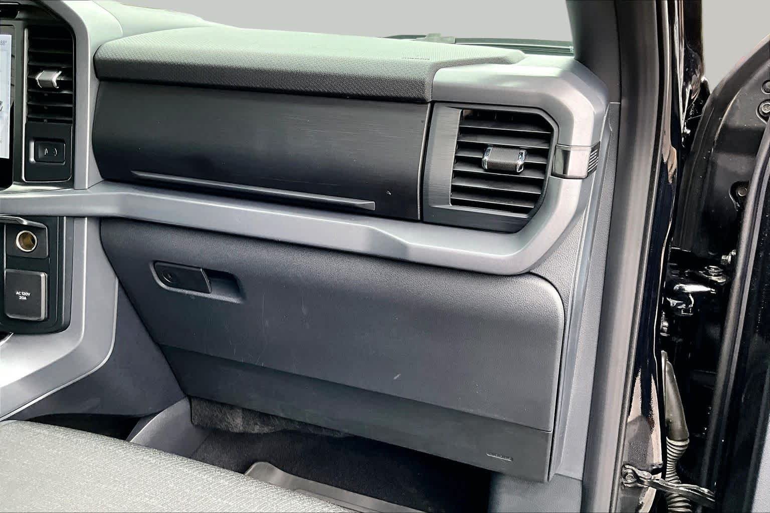Used 2025 Agate Black Metallic Ford XLT image 19