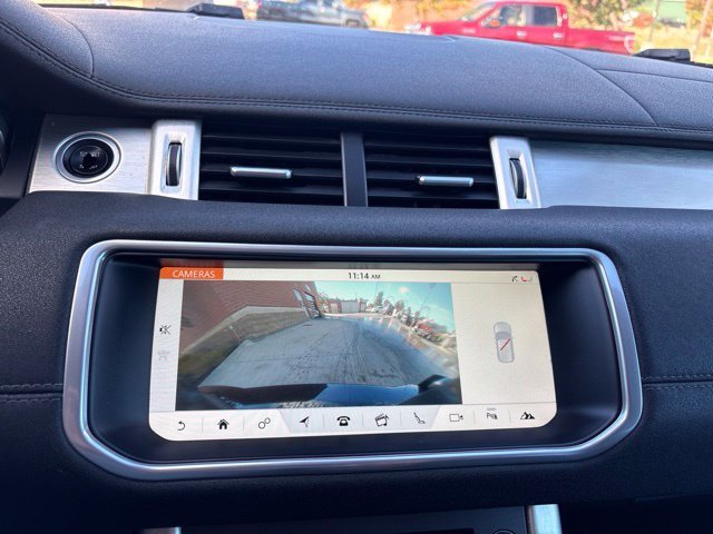 Used 2017  Land Rover SE image 16