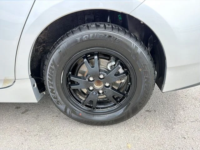 Used 2013 Silver Toyota Three image 31