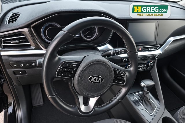 Used 2020 Aurora Black Pearl Kia LXS image 9
