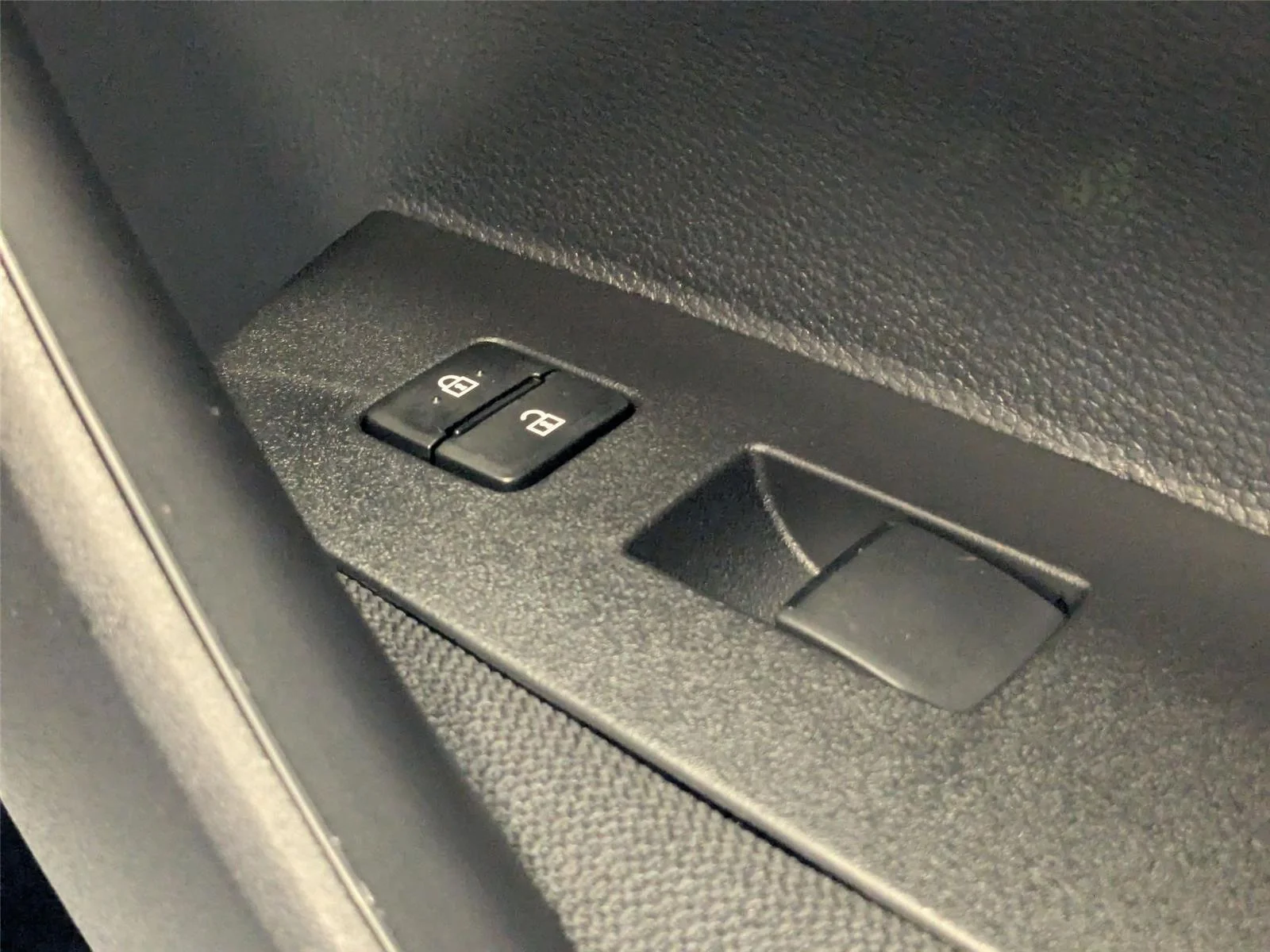 2025 Toyota Corolla LE - Photo 31
