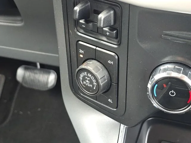 Used 2022 White Ford XLT image 35