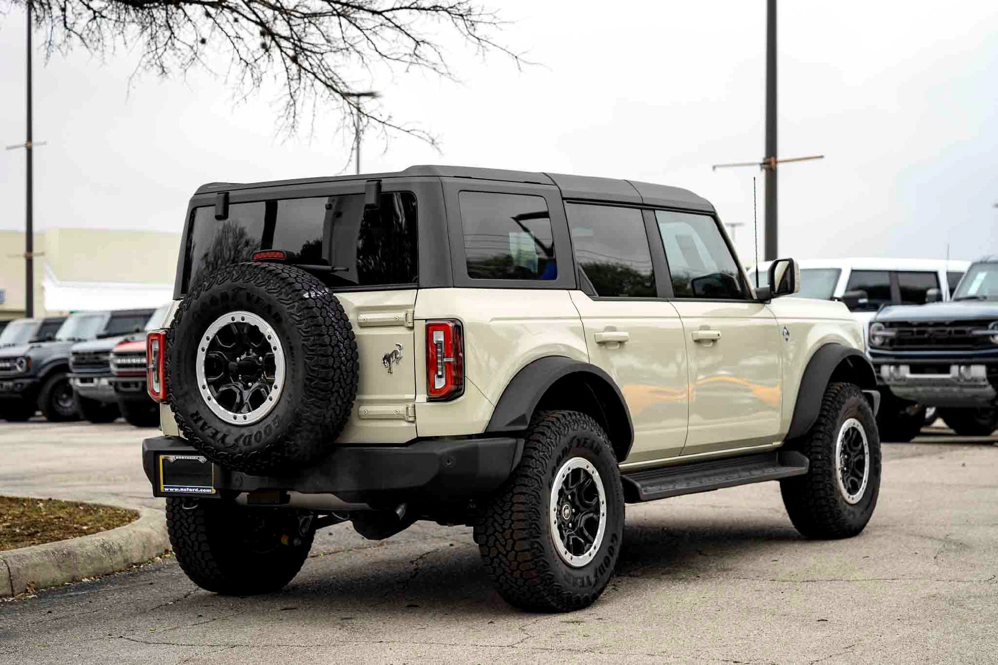 New 2025 Desert Sand Ford Outer Banks image 4