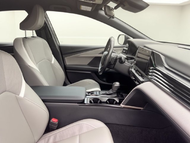 Certified Used 2025  Toyota SE image 31