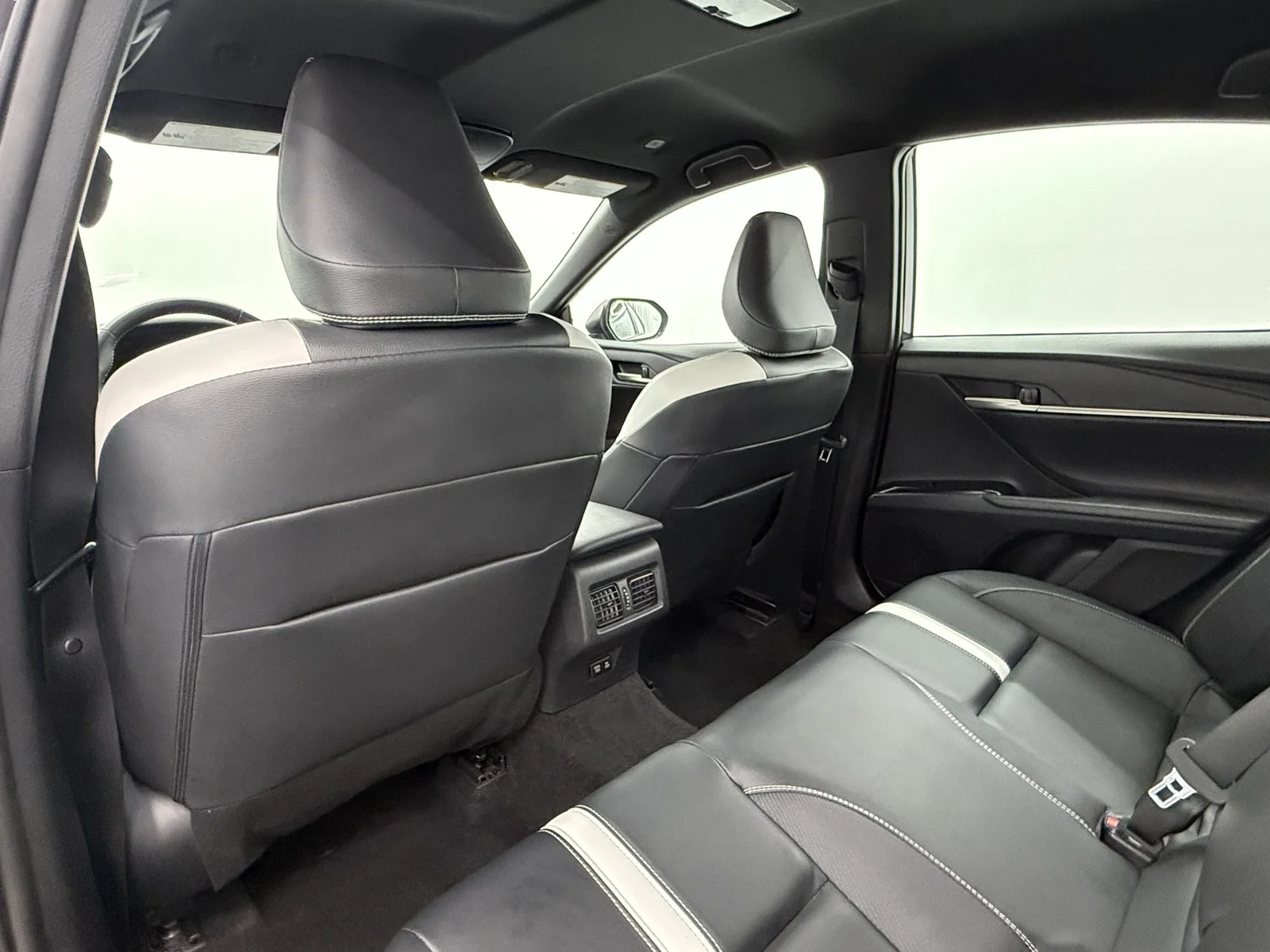 Used 2025 Underground Toyota SE image 30