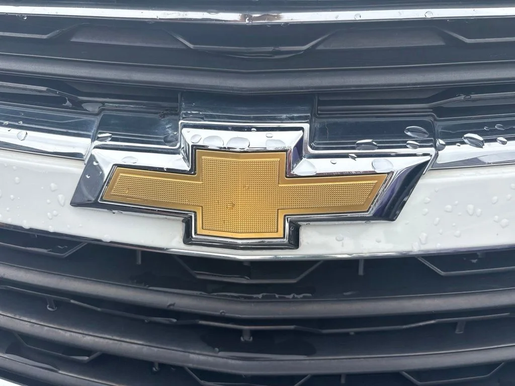 Used 2015 White Chevrolet 1LT image 8