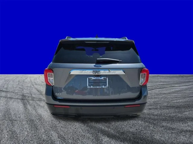 Used 2023 Gray Metallic Ford XLT image 5