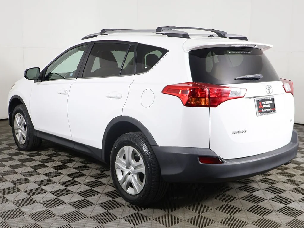 Used 2013 White Toyota LE image 6