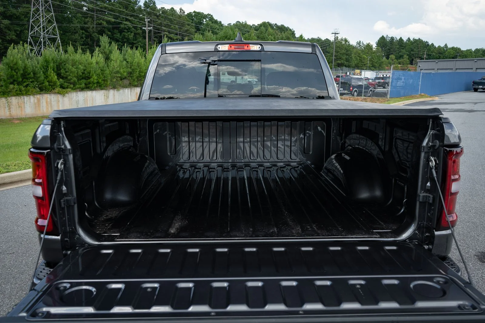New 2026 Granite Crystal Metallic Clear-Coat Exterior Paint RAM Big Horn with DC 650 Supercharged Package image 24